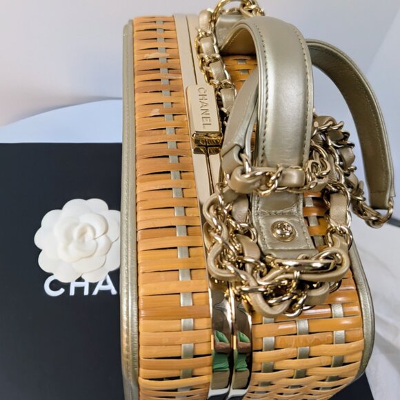Chanel Rare Box Bag in Woven Rattan and Champaign Gold Leather - Picture 2 of 16